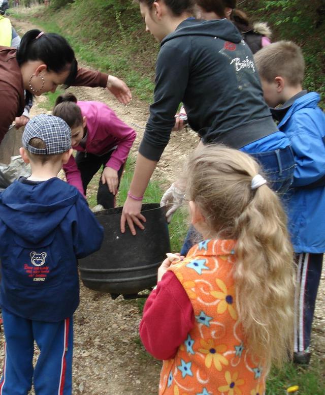 Kzd programsorozat nkntes Fiatalok Napja-szemtszeds 2012